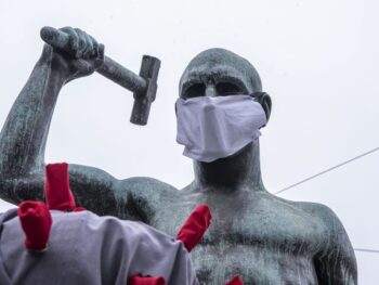 Koronastrategia. Professori Martin Scheinin painottaa, että koronaepidemian tukahduttaminen on ihmisoikeuasia.Kuva: Elle