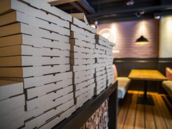 Ovet säppiin. Osa ravintoloista sulki ovensa jo sunnuntaina, loputkin menevät kiinni tiistaina. Sen jälkeen voivat jatkaa vain henkilöstöravintolat ja take away -myynti.Kuva: Petteri Paalasmaa