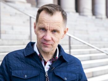 Ulkopolitiikka. ”Kyllä me pysymme ulkopuolella Naton ja mahdollisesti Venäjän välisistä selkkauksista, jos sellaisia tuleman pitää”, Mika Niikko asemoi Suomen tilannetta.Kuva: Petteri Paalasmaa