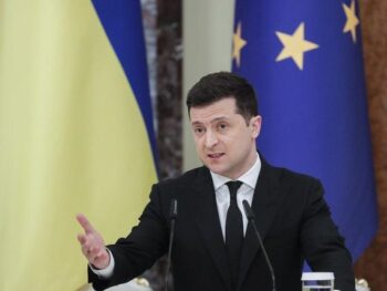 Huolestuttava tilanne. Ukrainan presidentti Volodymyr Zelenskyn mukaan Venäjä pyrkii luomaan maiden rajalle uhkaavaa ilmapiiriä.Kuva: SERGEY DOLZHENKO