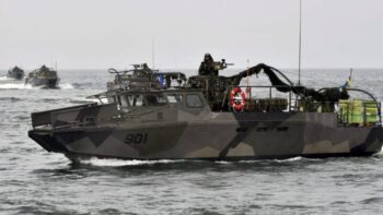 Ruotsalaisia maihinnousuveneitä harjoituksissa Gotlannissa. LEHTIKUVA / JUSSI NUKARI