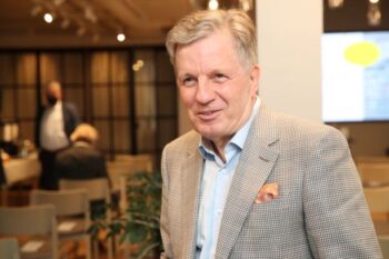 Suomen entinen pääministeri Esko Aho istuu Venäjän valtion enemmistöomistuksessa olevan Sberbankin hallituksessa. [Petteri Paalasmaa]