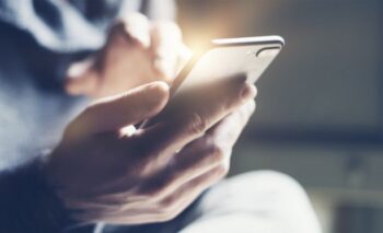 Puhelimesi saattaa kuunnella sinua. [Adobe Stock / AOP]